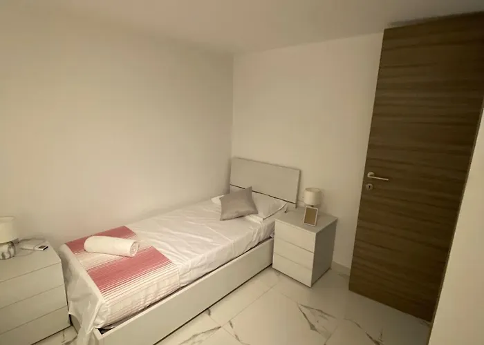 Msida, Space And Comfort For 6 Apartment *